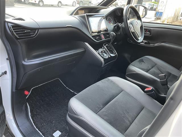 ヴォクシー ＺＳ　煌ＩＩＩ　禁煙車／純正９型ナビ／バックカメラ／両側パワースライドドア／ハーフレザーシート／クルーズコントロール／ＬＥＤヘッドライト／オートマチックハイビーム／クリアランスソナー／ビルトインＥＴＣ２．０（19枚目）