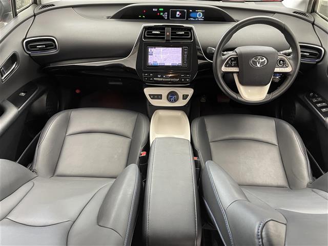 プリウス Ａツーリングセレクション　禁煙車／社外エアロ／ＬＥＤヘッドライト／コーナーセンサー／ブラインドスポットモニター／パーキングアシスト／ドラレコ／追従クルーズコントロール／シートヒーター／バックカメラ／Ｂｌｕｅｔｏｏｔｈ（2枚目）