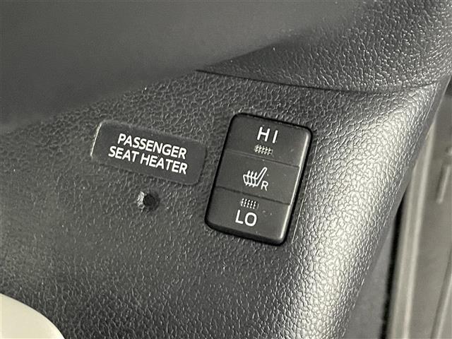 プリウス Ａツーリングセレクション　禁煙車／社外エアロ／ＬＥＤヘッドライト／コーナーセンサー／ブラインドスポットモニター／パーキングアシスト／ドラレコ／追従クルーズコントロール／シートヒーター／バックカメラ／Ｂｌｕｅｔｏｏｔｈ（17枚目）