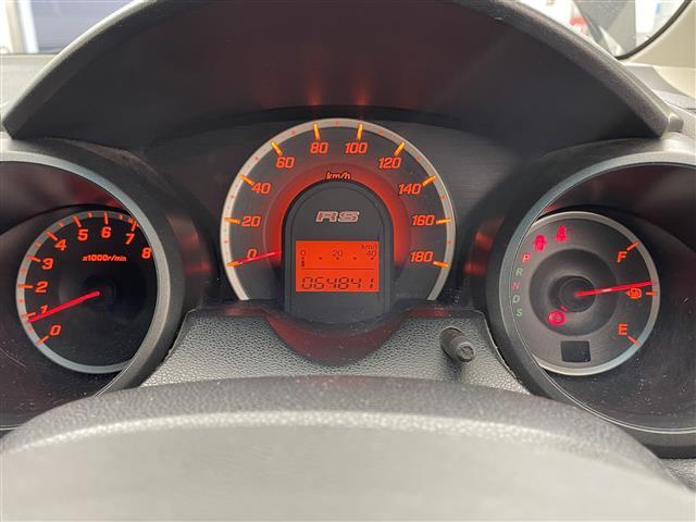 フィット RS ビルトインETC/本革巻きステアリング/パドルシフト/ステアリングスイッチ/ドライブレコーダー/電動格納ミラー/ドアバイザー/リアワイパー/純正フロアマット/純正16インチアルミホイール(6枚目)