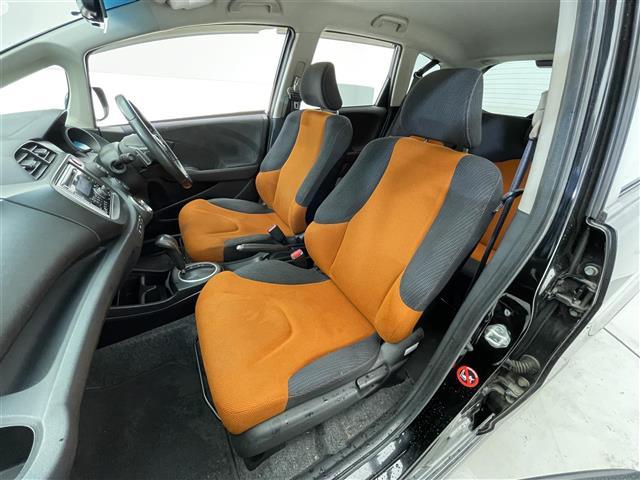 フィット RS ビルトインETC/本革巻きステアリング/パドルシフト/ステアリングスイッチ/ドライブレコーダー/電動格納ミラー/ドアバイザー/リアワイパー/純正フロアマット/純正16インチアルミホイール(16枚目)