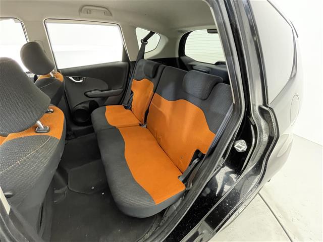 フィット RS ビルトインETC/本革巻きステアリング/パドルシフト/ステアリングスイッチ/ドライブレコーダー/電動格納ミラー/ドアバイザー/リアワイパー/純正フロアマット/純正16インチアルミホイール(18枚目)