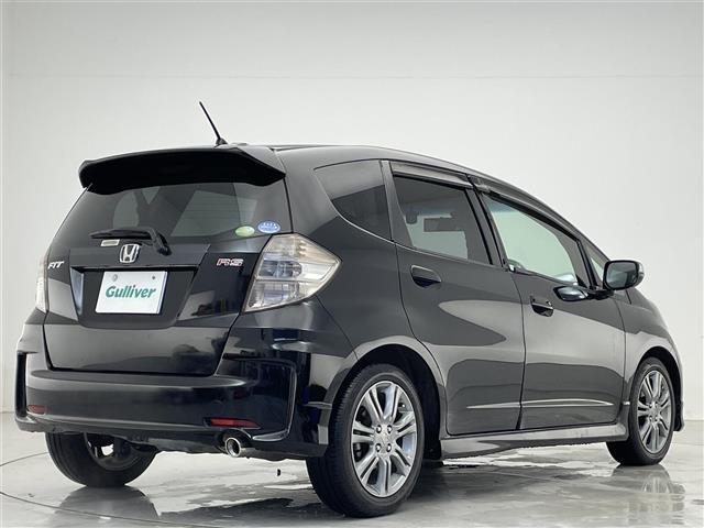 フィット RS ビルトインETC/本革巻きステアリング/パドルシフト/ステアリングスイッチ/ドライブレコーダー/電動格納ミラー/ドアバイザー/リアワイパー/純正フロアマット/純正16インチアルミホイール(29枚目)