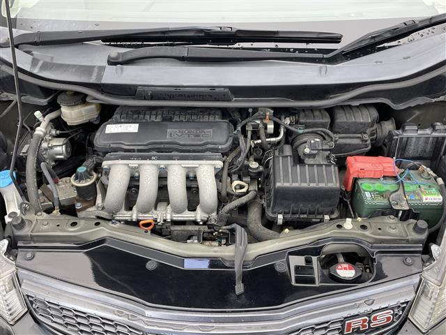 フィット RS ビルトインETC/本革巻きステアリング/パドルシフト/ステアリングスイッチ/ドライブレコーダー/電動格納ミラー/ドアバイザー/リアワイパー/純正フロアマット/純正16インチアルミホイール(30枚目)