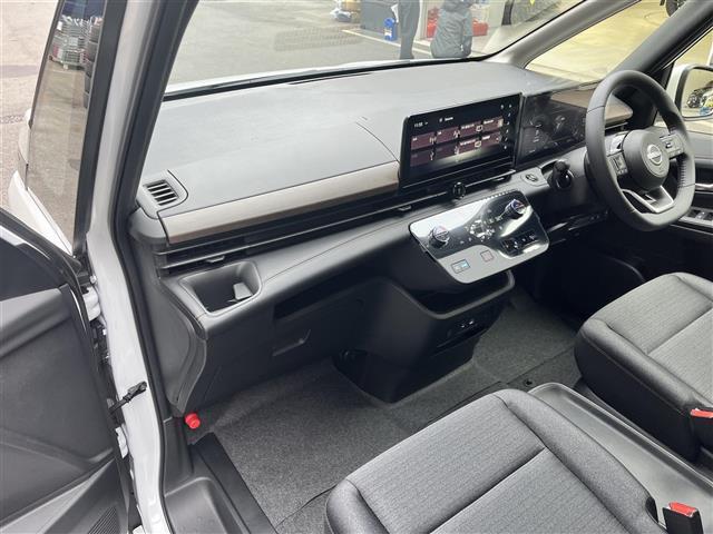 セレナ e-パワー ハイウェイスターV 禁煙車/純正12.3インチナビ/全方位カメラ/デジタルインナーミラー/フリップダウンモニター/両側パワースライドドア/ハーフレザーシート/前後ドラレコ/前後コーナーセンサー/追従クルーズコントロール(21枚目)