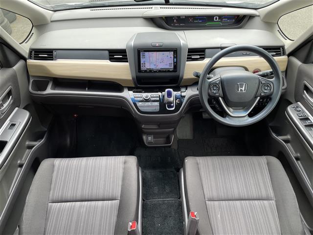 フリードハイブリッド ハイブリッド・Gホンダセンシング 禁煙車/純正SDナビ/バックカメラ/両側パワースライドドア/追従クルーズコントロール/LEDヘッドライト/スマートキー/Bluetooth/CD/DVD/USB/フルセグ/ビルトインETC(2枚目)