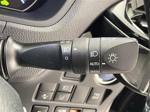 ヴォクシー ハイブリッドZS 煌II 禁煙車/純正10型ナビ/バックカメラ/両側パワースライドドア/クルーズコントロール/クリアランスソナー/レーンディパーチャーアラート/LED/オートマチックハイビーム/シートヒーター/ETC2.0(12枚目)