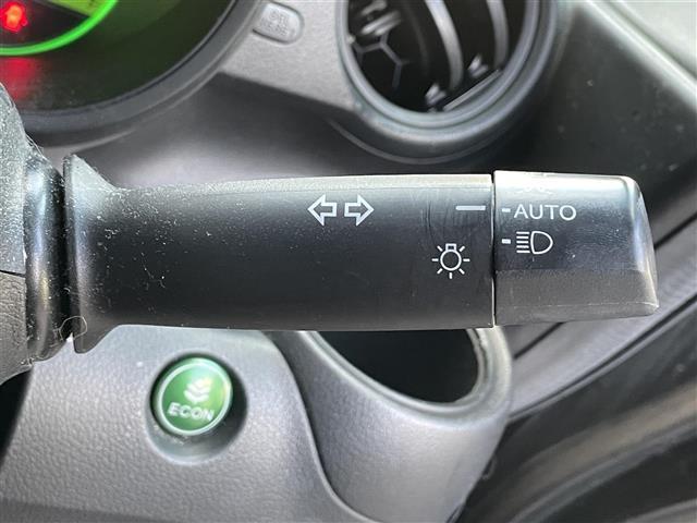 Ｎ－ＢＯＸ Ｇ　ＳＳパッケージ　社外７ナビ／バックカメラ／両側パワースライドドア／ＨＩＤヘッドライト／オートライト／シートヒーター／ビルトインＥＴＣ／プッシュスタート／スマートキー／社外フロアマット（13枚目）