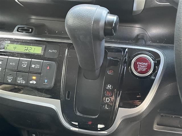 Ｎ－ＢＯＸ Ｇ　ＳＳパッケージ　社外７ナビ／バックカメラ／両側パワースライドドア／ＨＩＤヘッドライト／オートライト／シートヒーター／ビルトインＥＴＣ／プッシュスタート／スマートキー／社外フロアマット（15枚目）