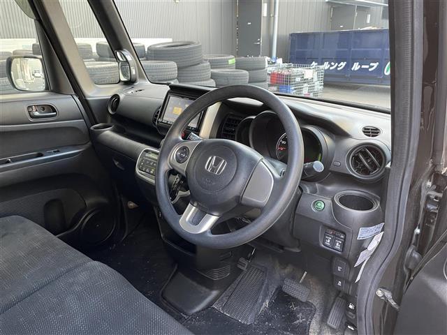 Ｎ－ＢＯＸ Ｇ　ＳＳパッケージ　社外７ナビ／バックカメラ／両側パワースライドドア／ＨＩＤヘッドライト／オートライト／シートヒーター／ビルトインＥＴＣ／プッシュスタート／スマートキー／社外フロアマット（17枚目）