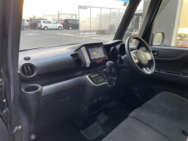 Ｎ－ＢＯＸ Ｇ　ＳＳパッケージ　社外７ナビ／バックカメラ／両側パワースライドドア／ＨＩＤヘッドライト／オートライト／シートヒーター／ビルトインＥＴＣ／プッシュスタート／スマートキー／社外フロアマット（19枚目）