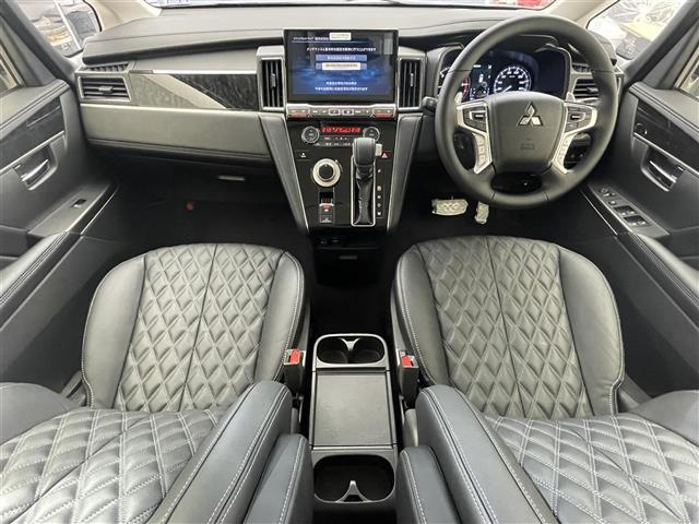 デリカＤ：５ ブラックエディション　登録済未使用車／全方位カメラ／両側パワースライドドア／レザーシート／追従クルーズコントロール／ブラインドスポットモニタリング／ＬＥＤ／オートハイビーム／Ｄ席パワーシート／シートヒーター／ＡＣ１００Ｖ（4枚目）