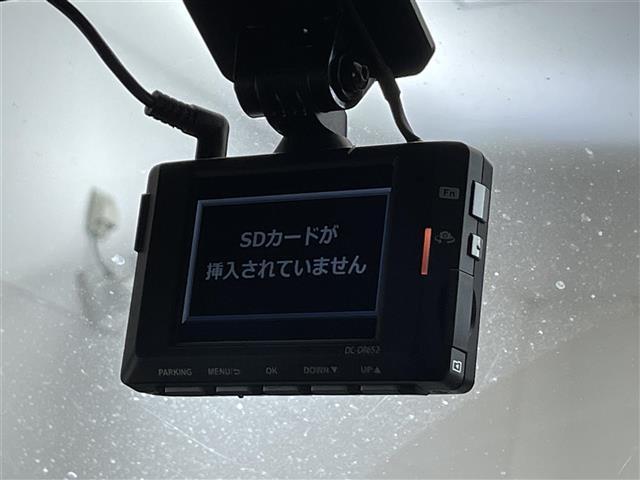 ハイラックス Ｚ　ＧＲスポーツ　禁煙車／純正８型ナビ／バックカメラ／ハーフレザーシート／レーダークルーズコントロール／クリアランスソナー／ヒルディセントコントロール／リアデフロック／ＬＥＤ／オートライト／ＥＴＣ／ドライブレコーダー（6枚目）