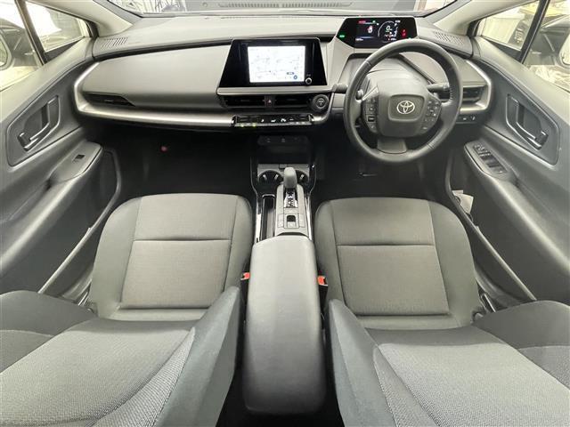 プリウス Ｘ　禁煙車／純正７型ナビ／バックカメラ／追従クルーズコントロール／レーントレーシングアシスト／ＬＥＤ／オートマチックハイビーム／クリアランスソナー／ブラインドスポットモニター／ドラレコ／ＥＴＣ２．０（4枚目）