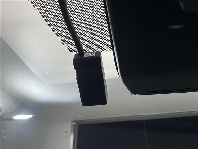 プリウス Ｘ　禁煙車／純正７型ナビ／バックカメラ／追従クルーズコントロール／レーントレーシングアシスト／ＬＥＤ／オートマチックハイビーム／クリアランスソナー／ブラインドスポットモニター／ドラレコ／ＥＴＣ２．０（9枚目）