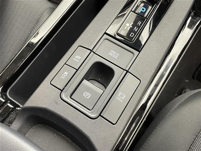 プリウス Ｘ　禁煙車／純正７型ナビ／バックカメラ／追従クルーズコントロール／レーントレーシングアシスト／ＬＥＤ／オートマチックハイビーム／クリアランスソナー／ブラインドスポットモニター／ドラレコ／ＥＴＣ２．０（12枚目）