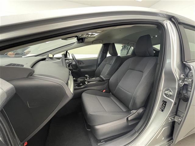 プリウス Ｘ　禁煙車／純正７型ナビ／バックカメラ／追従クルーズコントロール／レーントレーシングアシスト／ＬＥＤ／オートマチックハイビーム／クリアランスソナー／ブラインドスポットモニター／ドラレコ／ＥＴＣ２．０（24枚目）