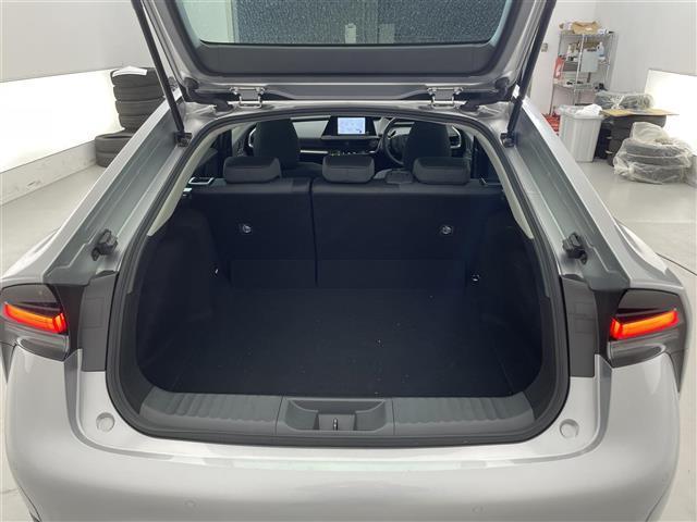 プリウス Ｘ　禁煙車／純正７型ナビ／バックカメラ／追従クルーズコントロール／レーントレーシングアシスト／ＬＥＤ／オートマチックハイビーム／クリアランスソナー／ブラインドスポットモニター／ドラレコ／ＥＴＣ２．０（28枚目）