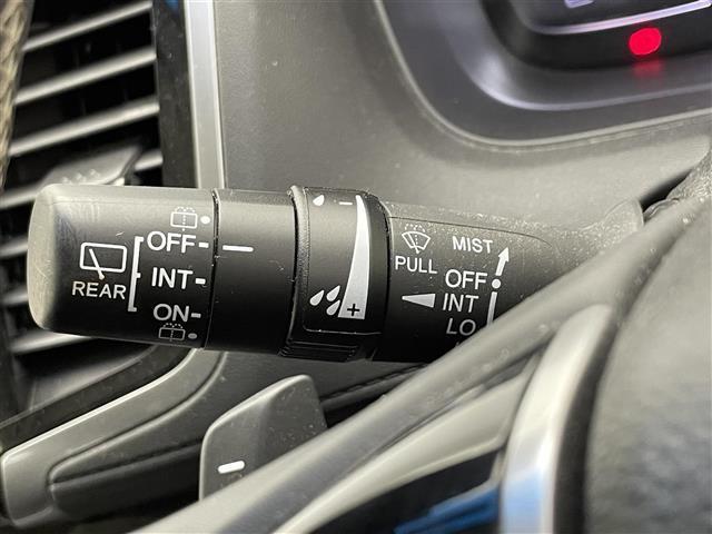 オデッセイ アブソルート・ＥＸ　禁煙車／純正ナビ／両側パワースライドドア／ハーフレザーシート／バックカメラ／ブラインドスポットインフォメーション／ＬＥＤヘッドライト／オートライト／２列目オットマン／純正フロアマット／ＥＴＣ（14枚目）