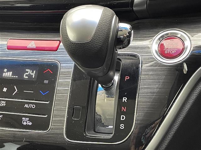 オデッセイ アブソルート・ＥＸ　禁煙車／純正ナビ／両側パワースライドドア／ハーフレザーシート／バックカメラ／ブラインドスポットインフォメーション／ＬＥＤヘッドライト／オートライト／２列目オットマン／純正フロアマット／ＥＴＣ（17枚目）