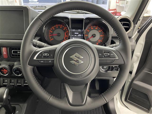 ジムニー ＸＣ　届出済未使用車／ＬＥＤヘッドライト／コーナーセンサー／クルーズコントロール／シートヒーター／衝突被害軽減／純正１６インチアルミホイール／スマートキー☆スペアキー☆オートハイビーム／純正フロアマット（6枚目）