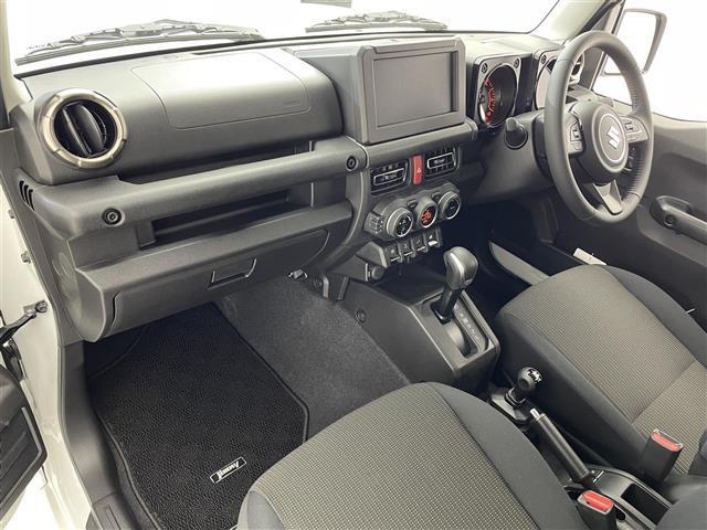 ジムニー ＸＣ　届出済未使用車／ＬＥＤヘッドライト／コーナーセンサー／クルーズコントロール／シートヒーター／衝突被害軽減／純正１６インチアルミホイール／スマートキー☆スペアキー☆オートハイビーム／純正フロアマット（17枚目）