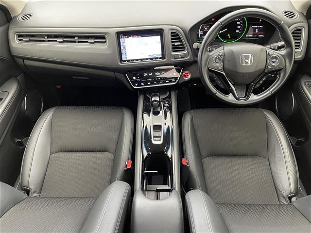 ヴェゼル ハイブリッドＺ・ホンダセンシング　禁煙車／純正８型インチナビ／シートヒーター／バックカメラ／ドライブレコーダー／ホンダセンシング／追従クルーズコントロール／電動パーキングブレーキ／ハーフレザーシート／ＬＥＤライト／衝突軽減ブレーキ（4枚目）