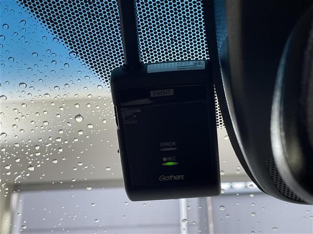 ヴェゼル ハイブリッドＺ・ホンダセンシング　禁煙車／純正８型インチナビ／シートヒーター／バックカメラ／ドライブレコーダー／ホンダセンシング／追従クルーズコントロール／電動パーキングブレーキ／ハーフレザーシート／ＬＥＤライト／衝突軽減ブレーキ（8枚目）