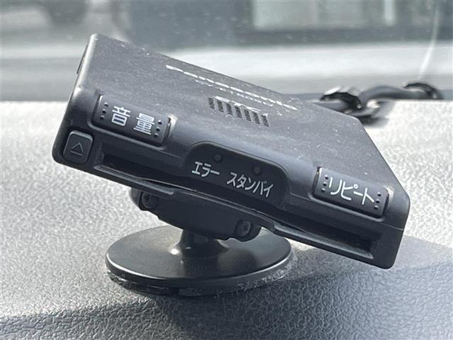 ノート Ｘ　Ｖセレクション＋セーフティ　純正ＳＤナビ　ＣＤ／ＤＶＤ／Ｂｌｕｅｔｏｏｔｈ／ＵＳＢ／ｉＰｏｄ／フルセグ／衝突軽減装置／車線逸脱警報／全方位カメラ／バックカメラ／コーナーセンサー（前後）／純正フロアマット／スペアキー１本（7枚目）