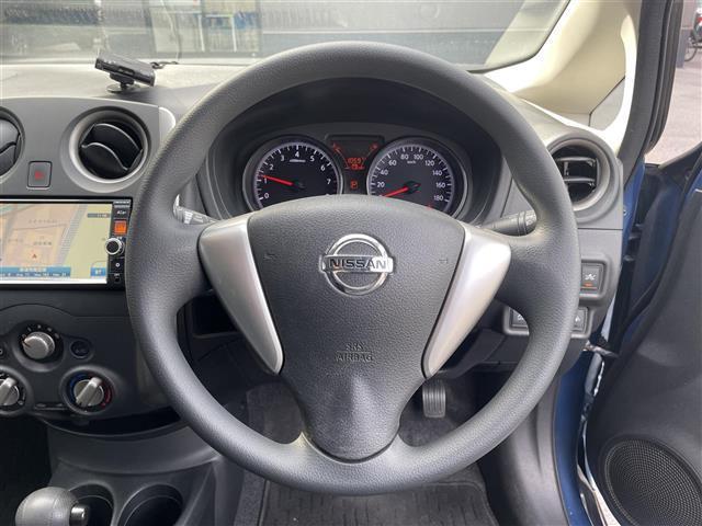 ノート Ｘ　Ｖセレクション＋セーフティ　純正ＳＤナビ　ＣＤ／ＤＶＤ／Ｂｌｕｅｔｏｏｔｈ／ＵＳＢ／ｉＰｏｄ／フルセグ／衝突軽減装置／車線逸脱警報／全方位カメラ／バックカメラ／コーナーセンサー（前後）／純正フロアマット／スペアキー１本（9枚目）