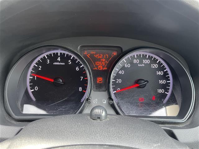 ノート Ｘ　Ｖセレクション＋セーフティ　純正ＳＤナビ　ＣＤ／ＤＶＤ／Ｂｌｕｅｔｏｏｔｈ／ＵＳＢ／ｉＰｏｄ／フルセグ／衝突軽減装置／車線逸脱警報／全方位カメラ／バックカメラ／コーナーセンサー（前後）／純正フロアマット／スペアキー１本（10枚目）