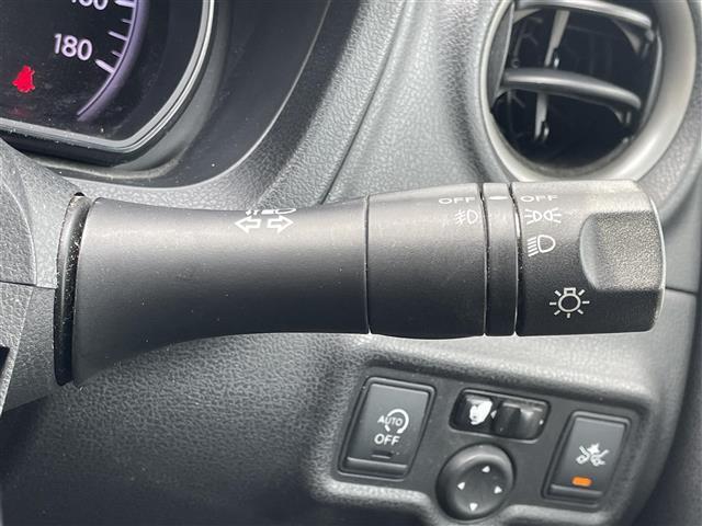 ノート Ｘ　Ｖセレクション＋セーフティ　純正ＳＤナビ　ＣＤ／ＤＶＤ／Ｂｌｕｅｔｏｏｔｈ／ＵＳＢ／ｉＰｏｄ／フルセグ／衝突軽減装置／車線逸脱警報／全方位カメラ／バックカメラ／コーナーセンサー（前後）／純正フロアマット／スペアキー１本（12枚目）