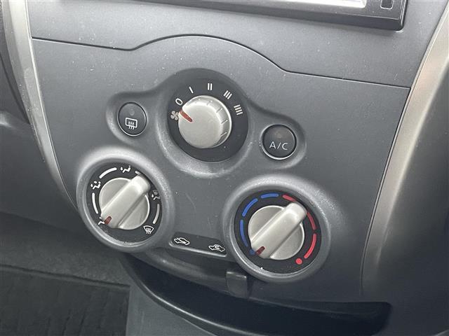 ノート Ｘ　Ｖセレクション＋セーフティ　純正ＳＤナビ　ＣＤ／ＤＶＤ／Ｂｌｕｅｔｏｏｔｈ／ＵＳＢ／ｉＰｏｄ／フルセグ／衝突軽減装置／車線逸脱警報／全方位カメラ／バックカメラ／コーナーセンサー（前後）／純正フロアマット／スペアキー１本（13枚目）