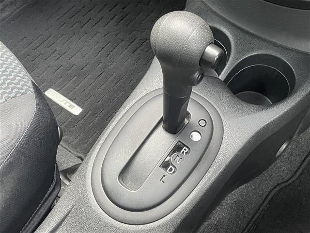 ノート Ｘ　Ｖセレクション＋セーフティ　純正ＳＤナビ　ＣＤ／ＤＶＤ／Ｂｌｕｅｔｏｏｔｈ／ＵＳＢ／ｉＰｏｄ／フルセグ／衝突軽減装置／車線逸脱警報／全方位カメラ／バックカメラ／コーナーセンサー（前後）／純正フロアマット／スペアキー１本（14枚目）