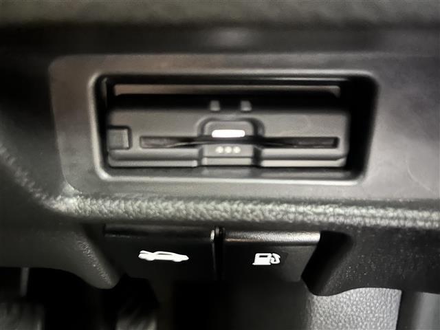 エクストレイル オーテック　禁煙車／純正９インチナビ／レザーシート／全方位カメラ／クリアランスソナー／車線逸脱警報／ＬＥＤヘッドライト／オートハイビーム／全席シートヒーター／ドライブレコーダー／デジタルインナーミラー／ＥＴＣ（12枚目）