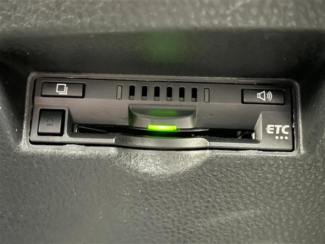 C-HR G 禁煙車/純正9インチナビ/バックカメラ/ETC/レーダークルーズコントロール/レザーシート/シートヒーター/LEDヘッドライト/衝突軽減ブレーキ/ブラインドスポットモニター/純正アルミホイール(7枚目)