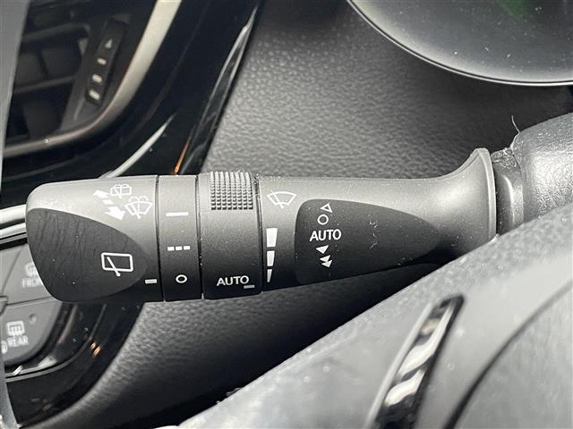 C-HR G 禁煙車/純正9インチナビ/バックカメラ/ETC/レーダークルーズコントロール/レザーシート/シートヒーター/LEDヘッドライト/衝突軽減ブレーキ/ブラインドスポットモニター/純正アルミホイール(14枚目)