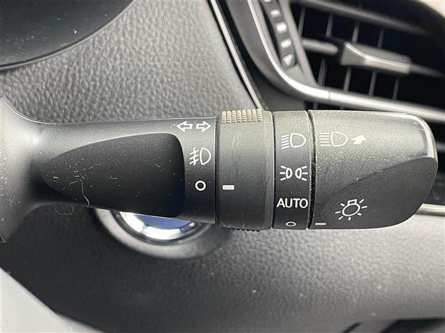 C-HR G 禁煙車/純正9インチナビ/バックカメラ/ETC/レーダークルーズコントロール/レザーシート/シートヒーター/LEDヘッドライト/衝突軽減ブレーキ/ブラインドスポットモニター/純正アルミホイール(15枚目)