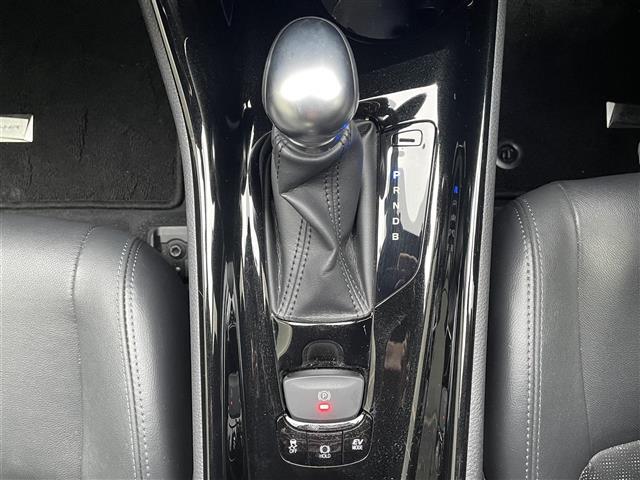 C-HR G 禁煙車/純正9インチナビ/バックカメラ/ETC/レーダークルーズコントロール/レザーシート/シートヒーター/LEDヘッドライト/衝突軽減ブレーキ/ブラインドスポットモニター/純正アルミホイール(17枚目)