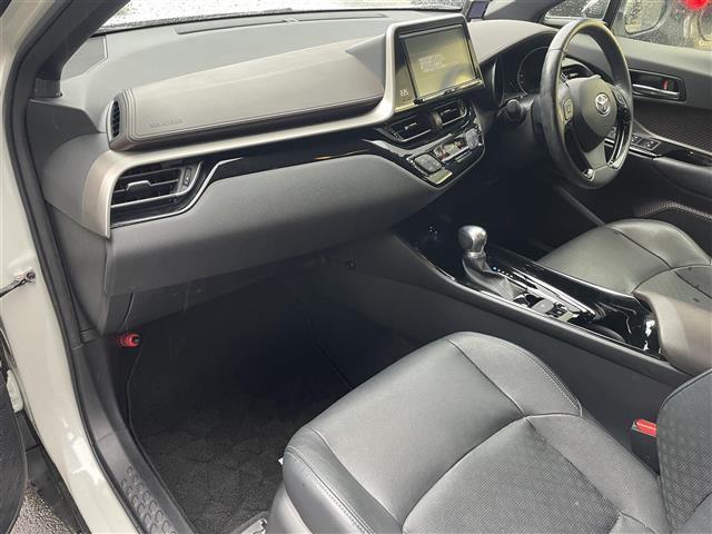 C-HR G 禁煙車/純正9インチナビ/バックカメラ/ETC/レーダークルーズコントロール/レザーシート/シートヒーター/LEDヘッドライト/衝突軽減ブレーキ/ブラインドスポットモニター/純正アルミホイール(21枚目)