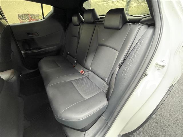 C-HR G 禁煙車/純正9インチナビ/バックカメラ/ETC/レーダークルーズコントロール/レザーシート/シートヒーター/LEDヘッドライト/衝突軽減ブレーキ/ブラインドスポットモニター/純正アルミホイール(23枚目)