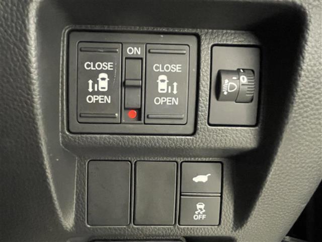 ステップワゴン ｅ：ＨＥＶスパーダ　９インチ純正メモリナビ／全方位カメラ／両側パワースライドドア／シートヒーター　／Ｂｌｕｅｔｏｏｔｈ／ＣＤ／ＤＶＤ／ＵＳＢ／ＨＤＭＩ／ＡｐｐｌｅＣａｒＰｌａｙ／Ａｎｄｒｏｉｄ　Ａｕｔｏ／フルセグ（8枚目）