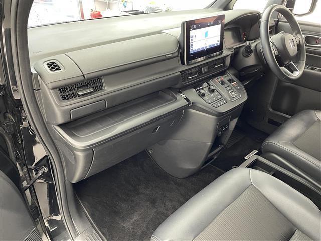 ステップワゴン ｅ：ＨＥＶスパーダ　９インチ純正メモリナビ／全方位カメラ／両側パワースライドドア／シートヒーター　／Ｂｌｕｅｔｏｏｔｈ／ＣＤ／ＤＶＤ／ＵＳＢ／ＨＤＭＩ／ＡｐｐｌｅＣａｒＰｌａｙ／Ａｎｄｒｏｉｄ　Ａｕｔｏ／フルセグ（23枚目）