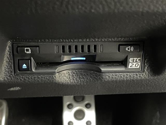 ヤリスクロス ハイブリッド　ＧＲスポーツ　純正８インチナビ／バックカメラ／ＥＴＣ２．０／前後ドラレコ／ブラインドスポットモニター／ＬＥＤヘッドライト／クリアランスソナー／ハーフレザーシート／自動防塵インナーミラー／アルミペダル（6枚目）