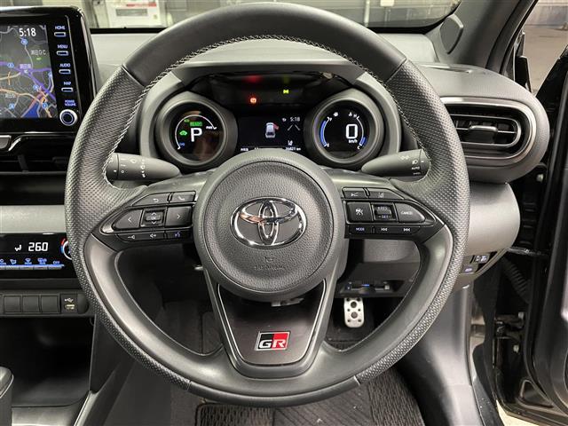 ヤリスクロス ハイブリッド　ＧＲスポーツ　純正８インチナビ／バックカメラ／ＥＴＣ２．０／前後ドラレコ／ブラインドスポットモニター／ＬＥＤヘッドライト／クリアランスソナー／ハーフレザーシート／自動防塵インナーミラー／アルミペダル（8枚目）