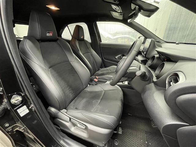 ヤリスクロス ハイブリッド　ＧＲスポーツ　純正８インチナビ／バックカメラ／ＥＴＣ２．０／前後ドラレコ／ブラインドスポットモニター／ＬＥＤヘッドライト／クリアランスソナー／ハーフレザーシート／自動防塵インナーミラー／アルミペダル（17枚目）