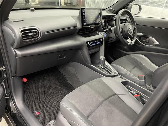 ヤリスクロス ハイブリッド　ＧＲスポーツ　純正８インチナビ／バックカメラ／ＥＴＣ２．０／前後ドラレコ／ブラインドスポットモニター／ＬＥＤヘッドライト／クリアランスソナー／ハーフレザーシート／自動防塵インナーミラー／アルミペダル（18枚目）