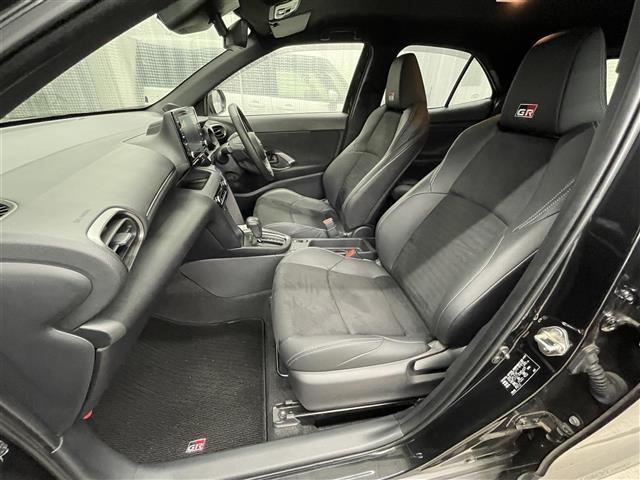 ヤリスクロス ハイブリッド　ＧＲスポーツ　純正８インチナビ／バックカメラ／ＥＴＣ２．０／前後ドラレコ／ブラインドスポットモニター／ＬＥＤヘッドライト／クリアランスソナー／ハーフレザーシート／自動防塵インナーミラー／アルミペダル（19枚目）