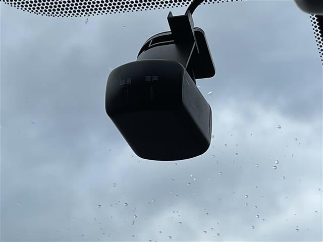 セレナ e-パワー オーテック スポーツスペック 禁煙車/純正10型ナビ/プロパイロット/クリアランスソナー/追従クルーズコントロール/ETC/全方位カメラ/両側パワースライドドア/ブラインドスポットモニター/デジタルインナーミラー/LED(5枚目)