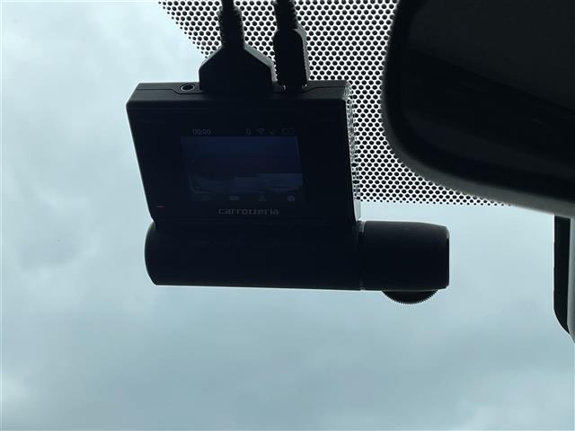 ヤリスクロス ハイブリッドＺ　禁煙車／純正８インチナビ／バックカメラ／ＥＴＣ／前後ドラレコ／ブラインドスポットモニター／シートヒーター／パワーシート／ハーフレザーシート／ＬＥＤヘッドライト／追従クルーズコントロール（6枚目）